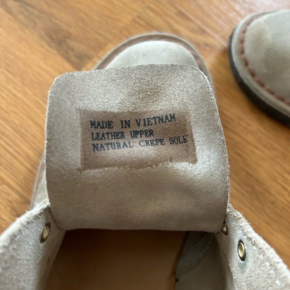 Mens size 9 Clarks desert boots. - Picture 5 of 12